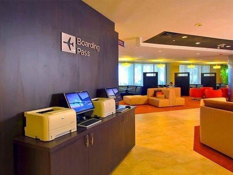 Courtyard By Marriott New York Laguardia Airport Hotel Eksteriør billede
