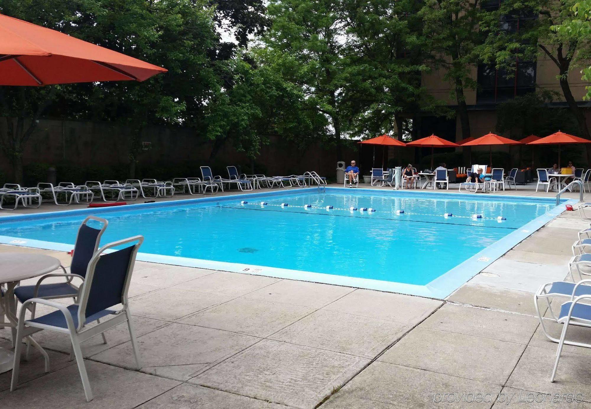 Courtyard By Marriott New York Laguardia Airport Hotel Eksteriør billede