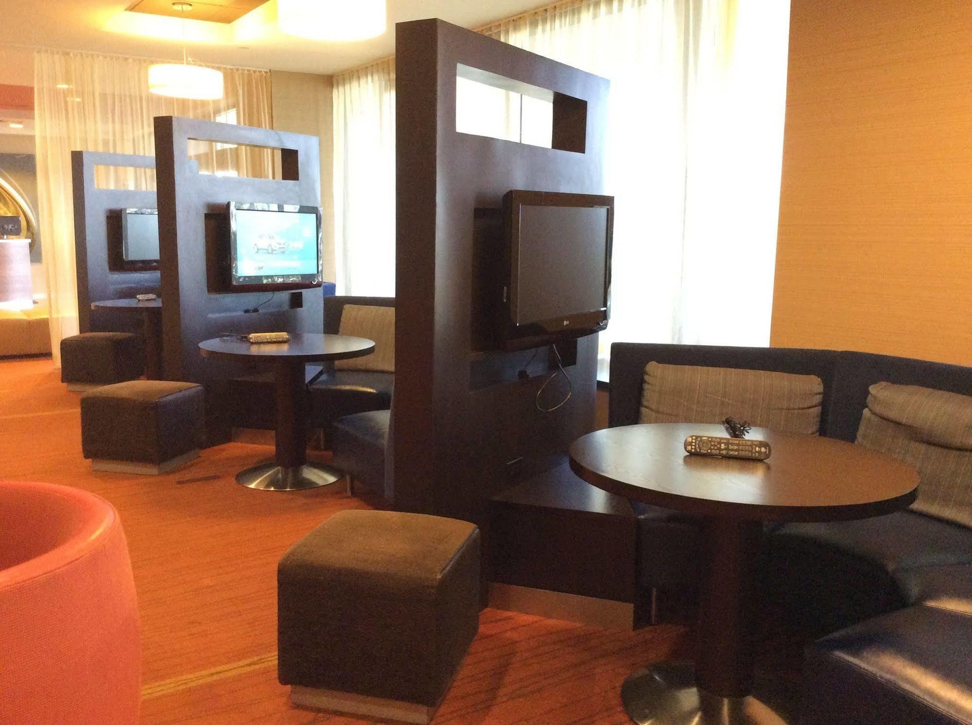 Courtyard By Marriott New York Laguardia Airport Hotel Eksteriør billede