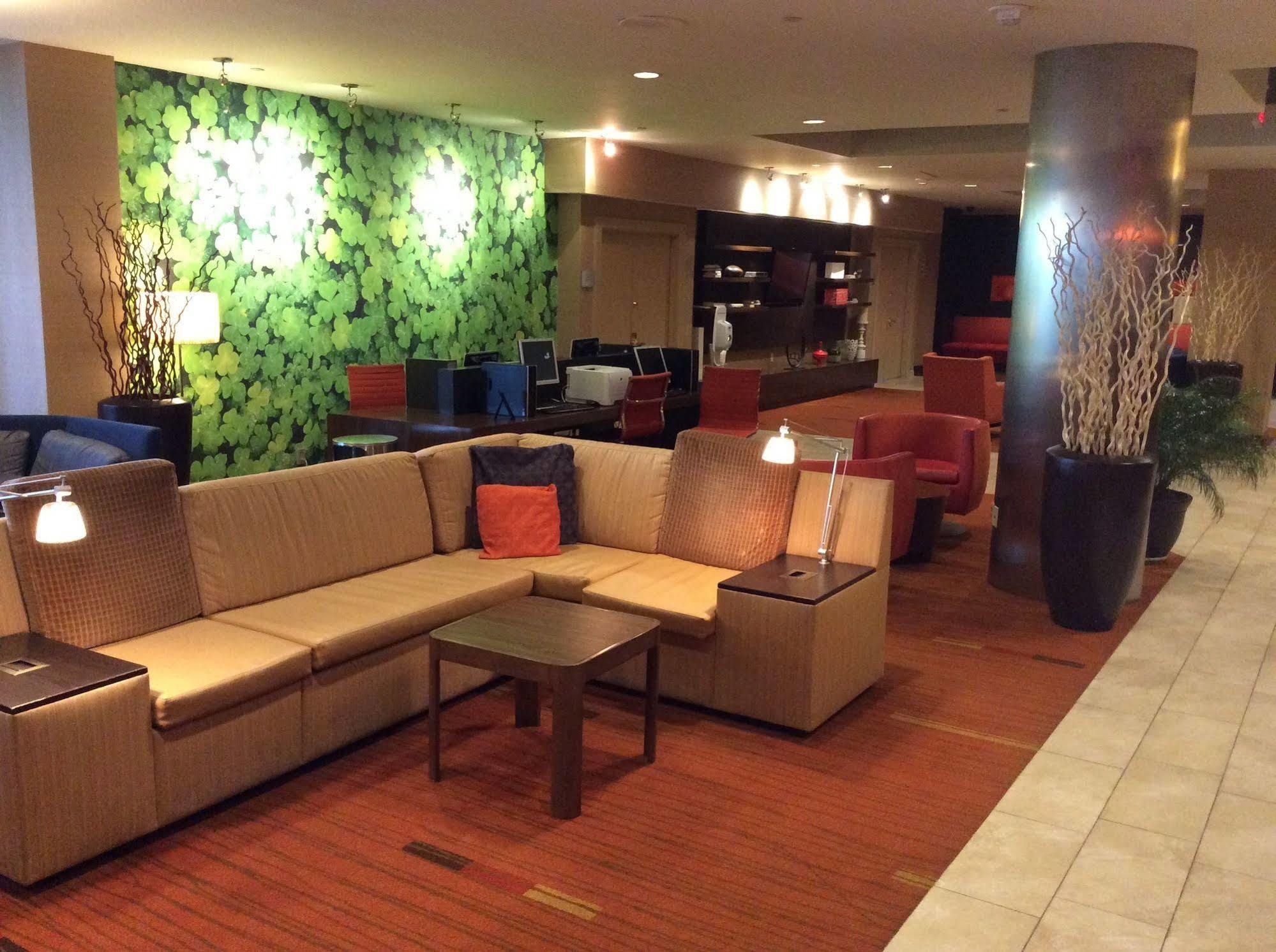 Courtyard By Marriott New York Laguardia Airport Hotel Eksteriør billede