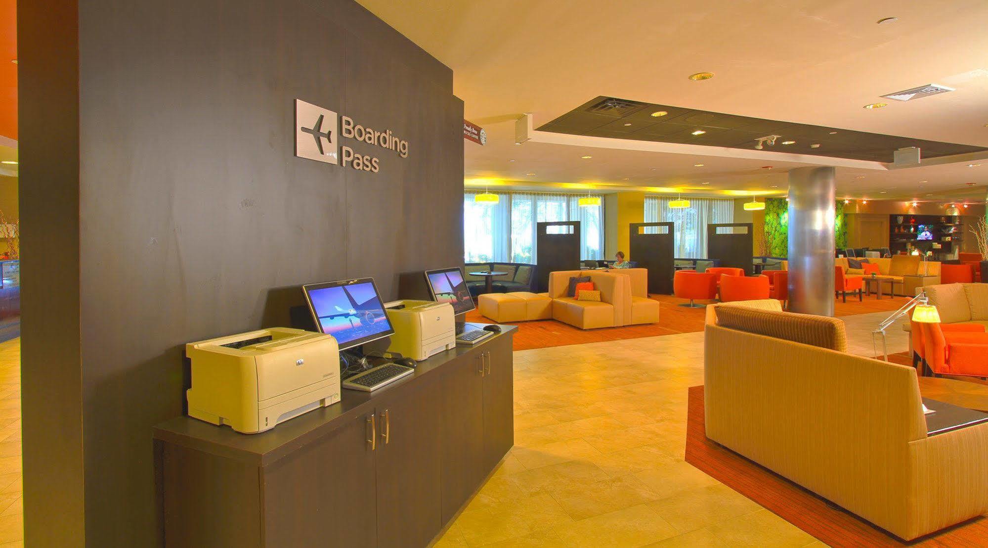 Courtyard By Marriott New York Laguardia Airport Hotel Eksteriør billede