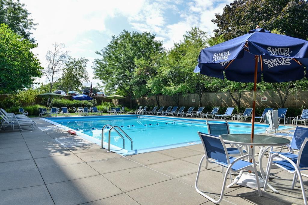 Courtyard By Marriott New York Laguardia Airport Hotel Eksteriør billede
